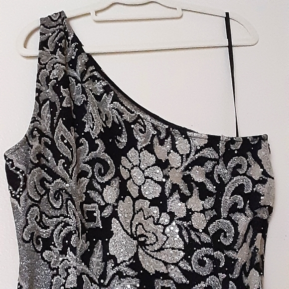 ST JOHN EVENING ONE SHOULDER GOWN, Black/Silver, Size 12 - Picture 2 of 15
